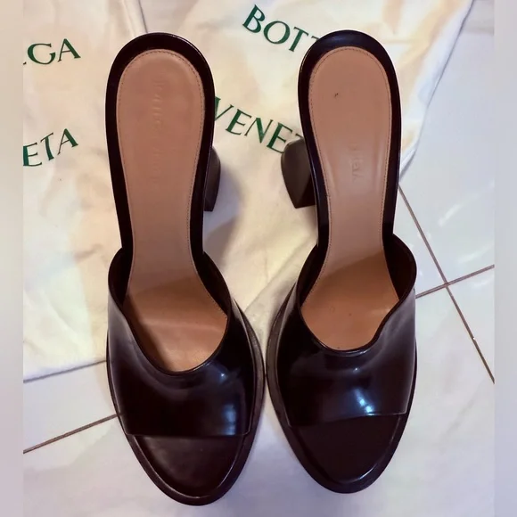 BRAND NEW Bottega Veneta Black Women's Sandals - Picture 5 of 11